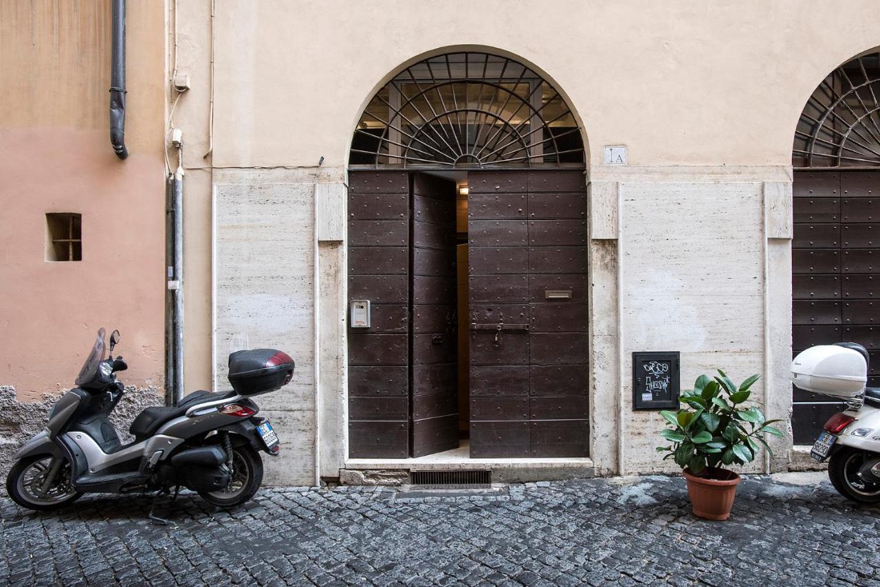 Holidays Teatro Pace Roma Exterior foto